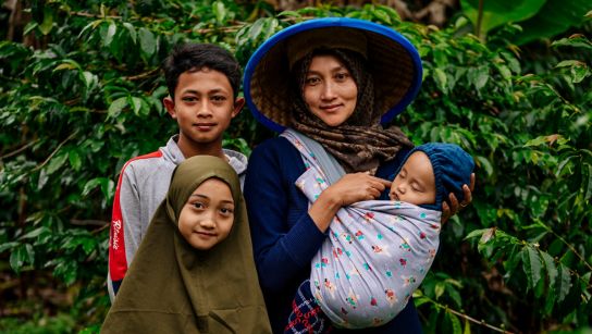 Gayo Lauser Antara Cooperative Member and her family Gayo Lauser Antara Cooperative Member and her family